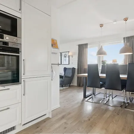 Reinefjorden Family House Villa