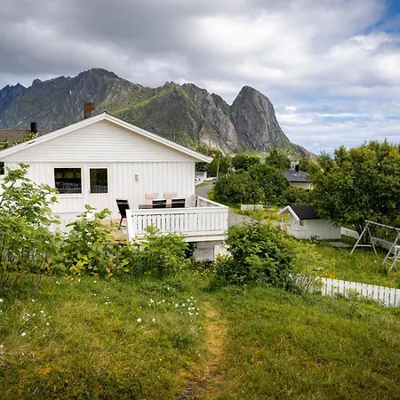 Villa Reinefjorden Family House