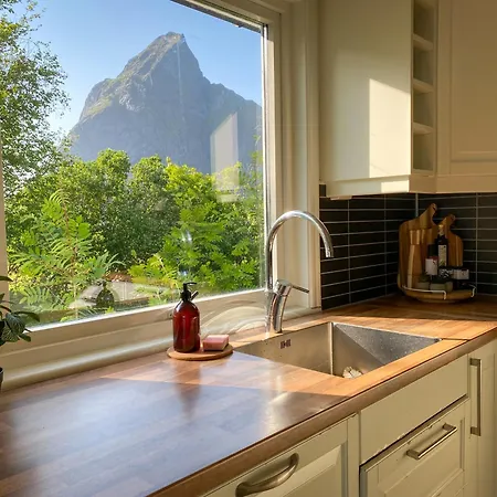 Villa Reinefjorden Family House With Jacuzzi *