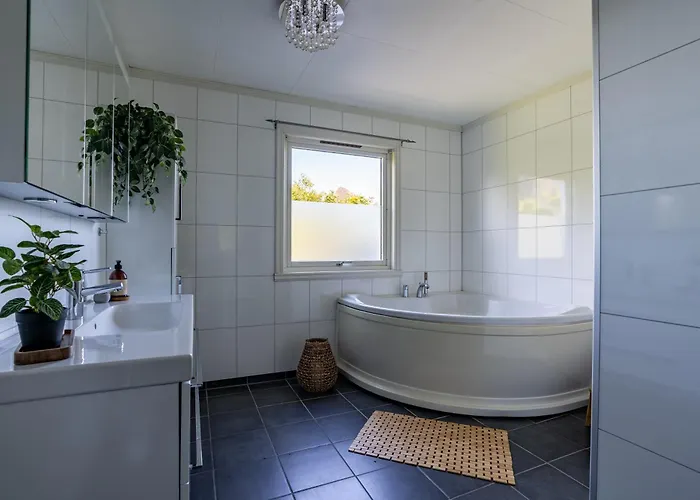 Reinefjorden Family House With Jacuzzi فيلة راين