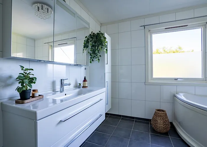 Reinefjorden Family House With Jacuzzi Villa