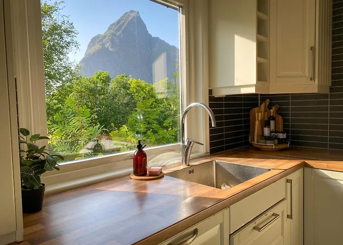 Villa Reinefjorden Family House With Jacuzzi *